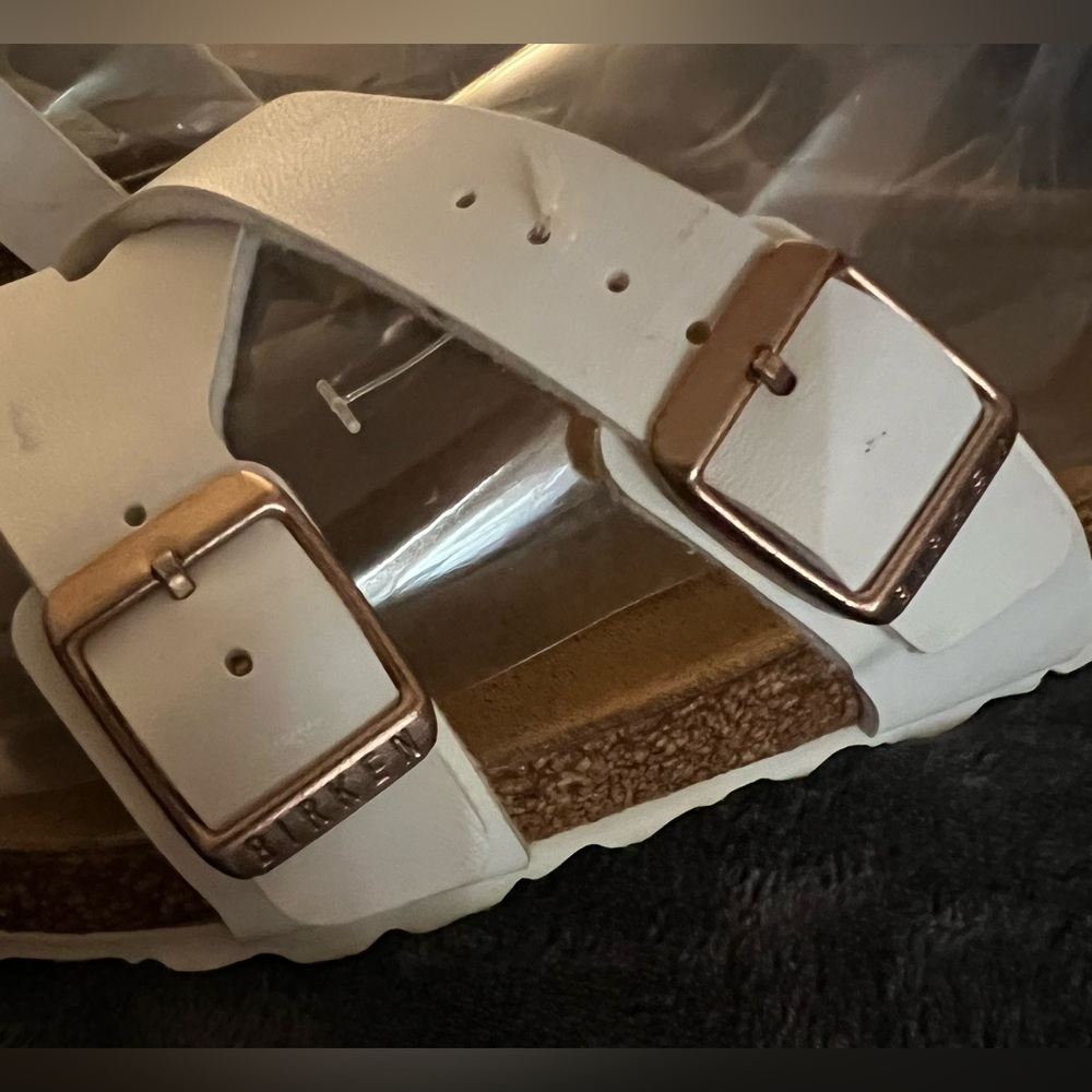 Birkenstock Women’s Winter White Crisscross Rose Gold Buckle Sandals/Slide. 6.5. - Picture 4 of 11